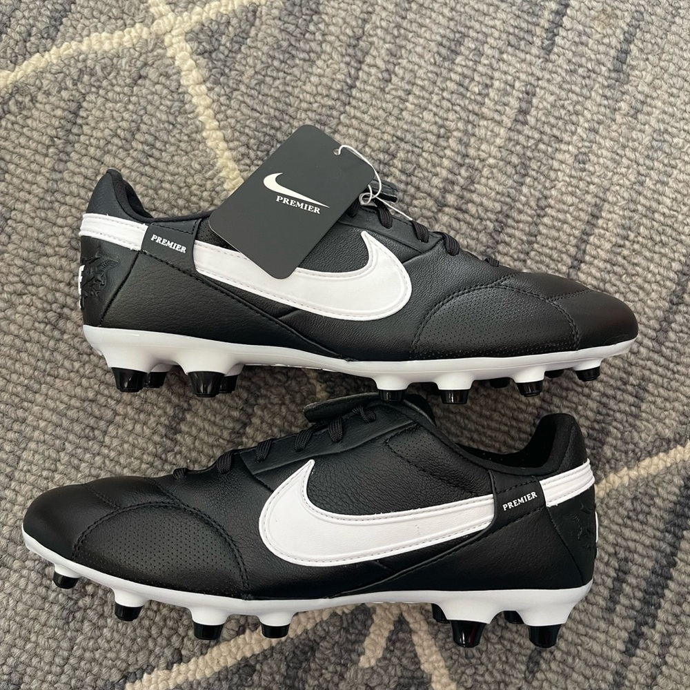Men's Nike Premier III 3 FG Soccer Cleats Black White 
Mens Size 6.5
